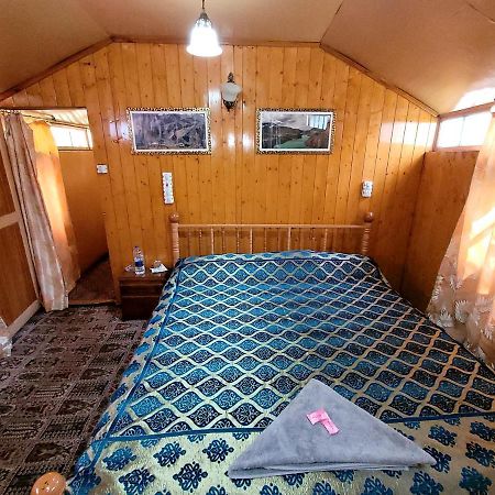 Tashkand Houseboat Srinagar  Luaran gambar