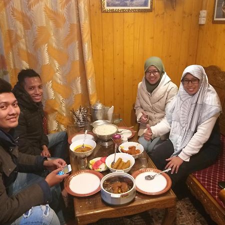 Tashkand Houseboat Srinagar  Luaran gambar