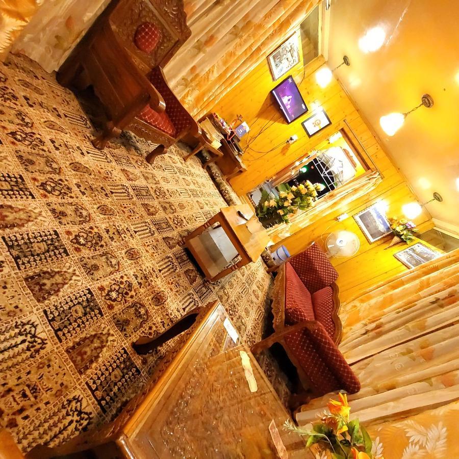 Tashkand Houseboat Srinagar  Luaran gambar