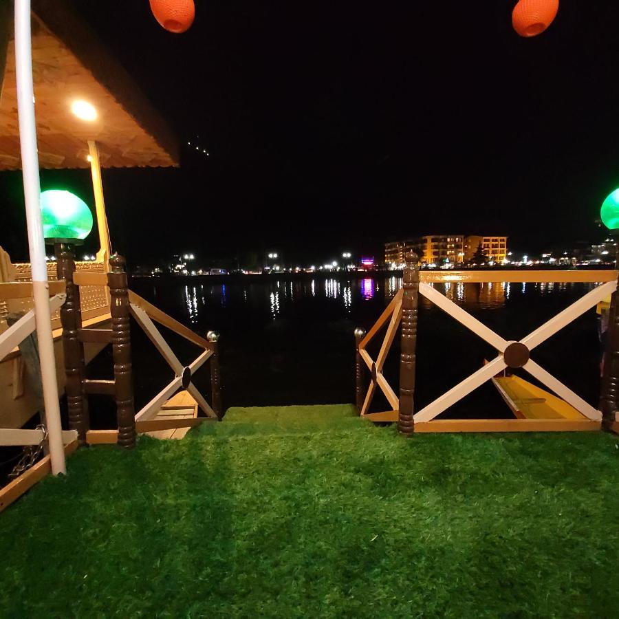 Tashkand Houseboat Srinagar  Luaran gambar