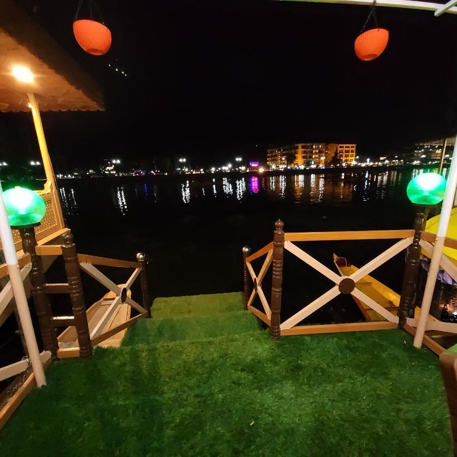 Tashkand Houseboat Srinagar  Luaran gambar