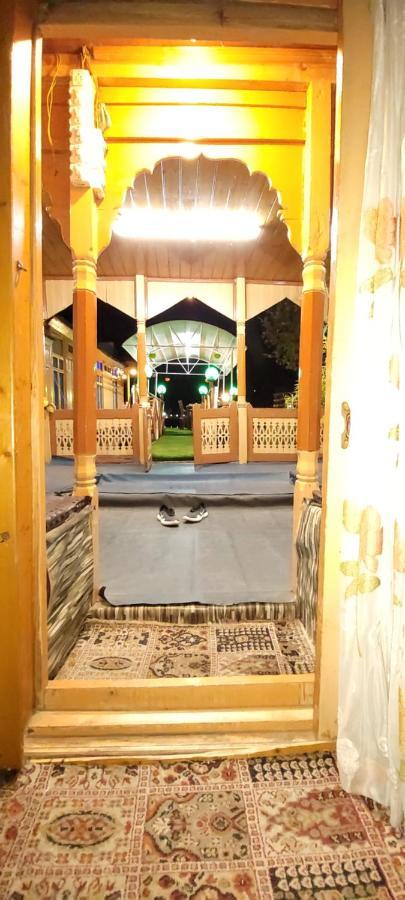 Tashkand Houseboat Srinagar  Luaran gambar