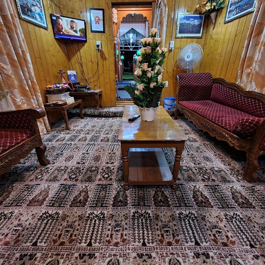 Tashkand Houseboat Srinagar  Luaran gambar