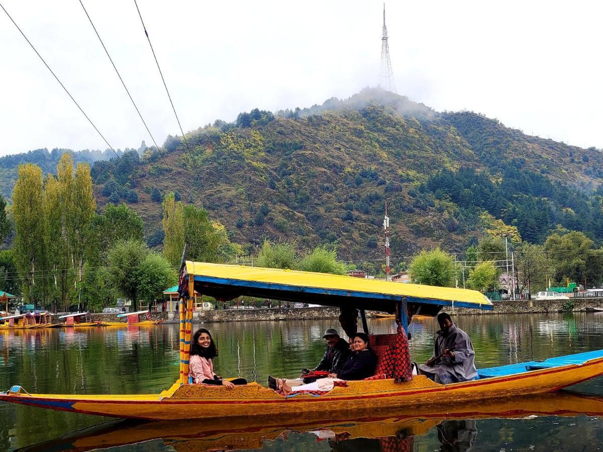 Tashkand Houseboat Srinagar  Luaran gambar
