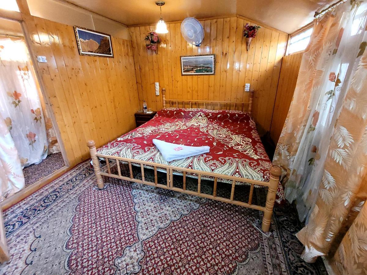 Tashkand Houseboat Srinagar  Luaran gambar