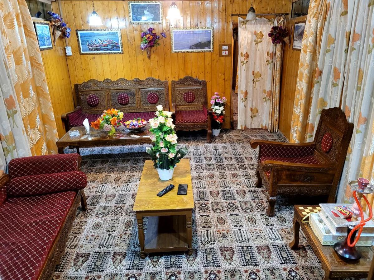 Tashkand Houseboat Srinagar  Luaran gambar