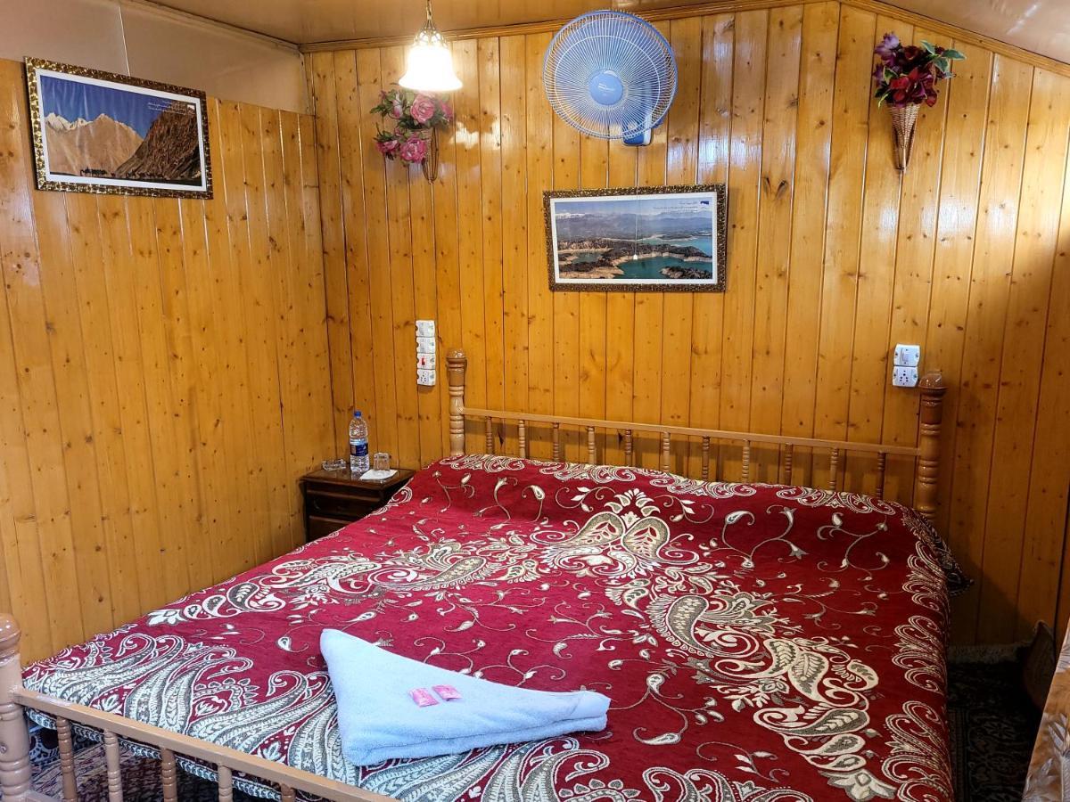 Tashkand Houseboat Srinagar  Luaran gambar