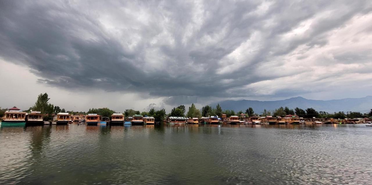 Tashkand Houseboat Srinagar  Luaran gambar