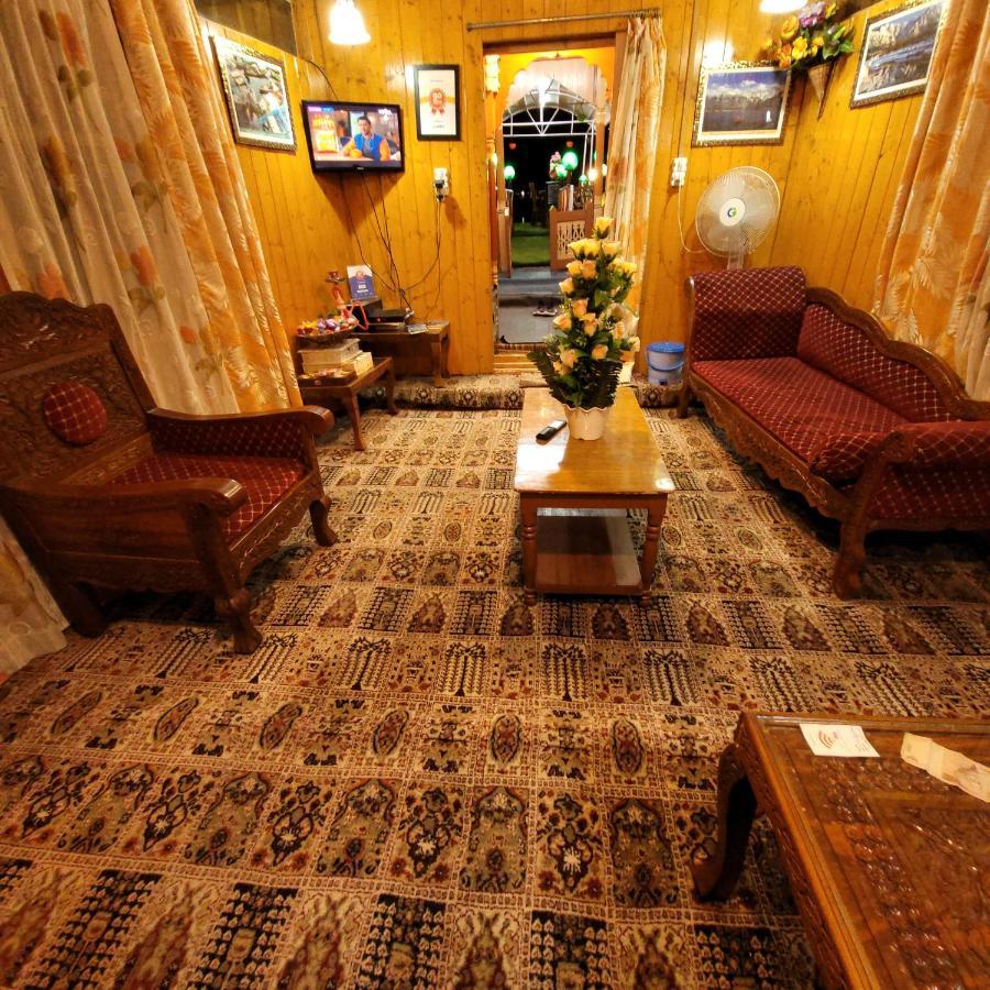 Tashkand Houseboat Srinagar  Luaran gambar