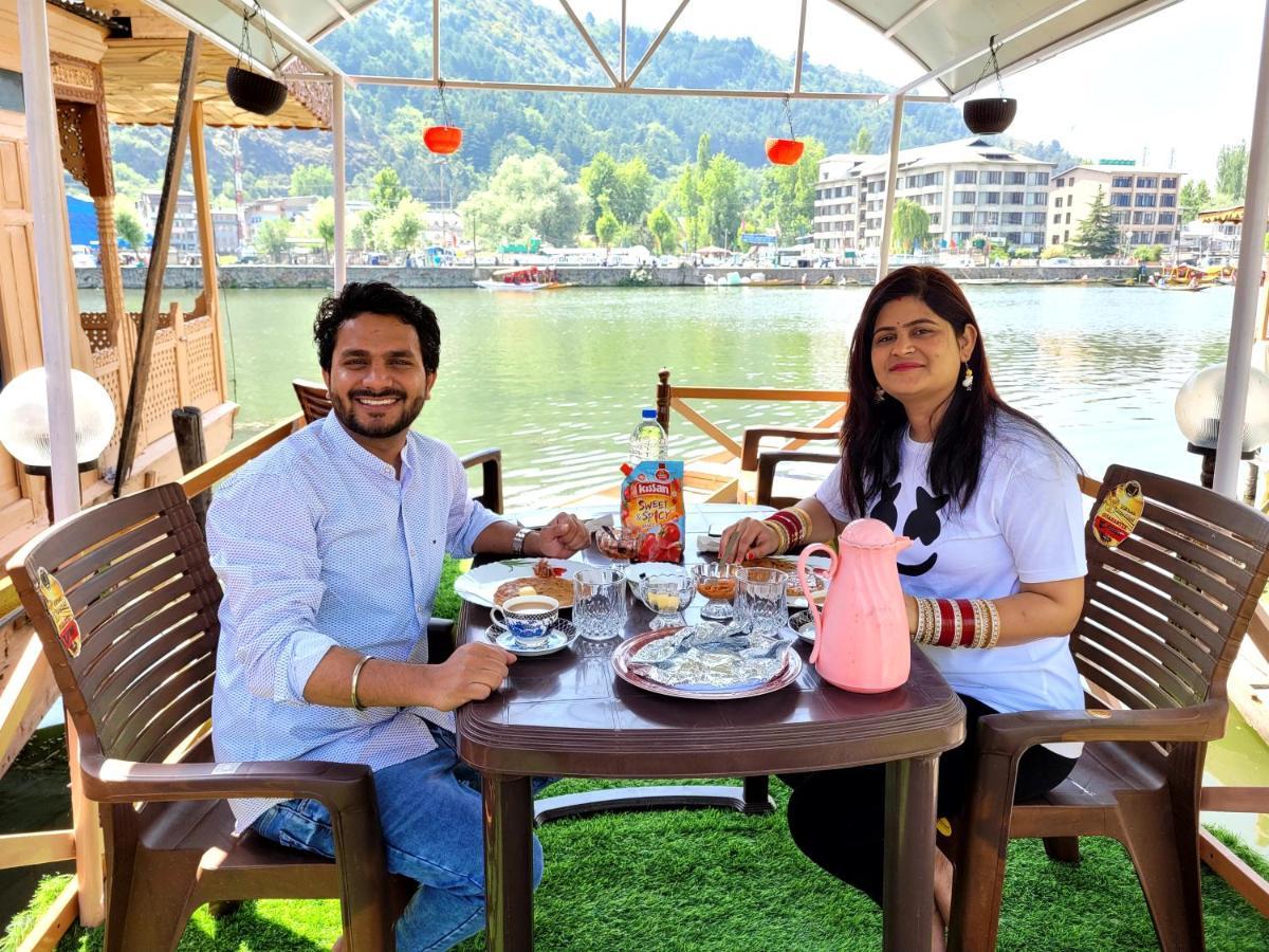 Tashkand Houseboat Srinagar  Luaran gambar