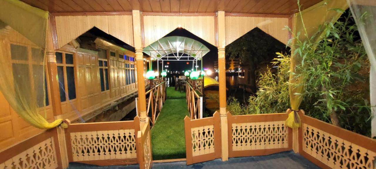Tashkand Houseboat Srinagar  Luaran gambar
