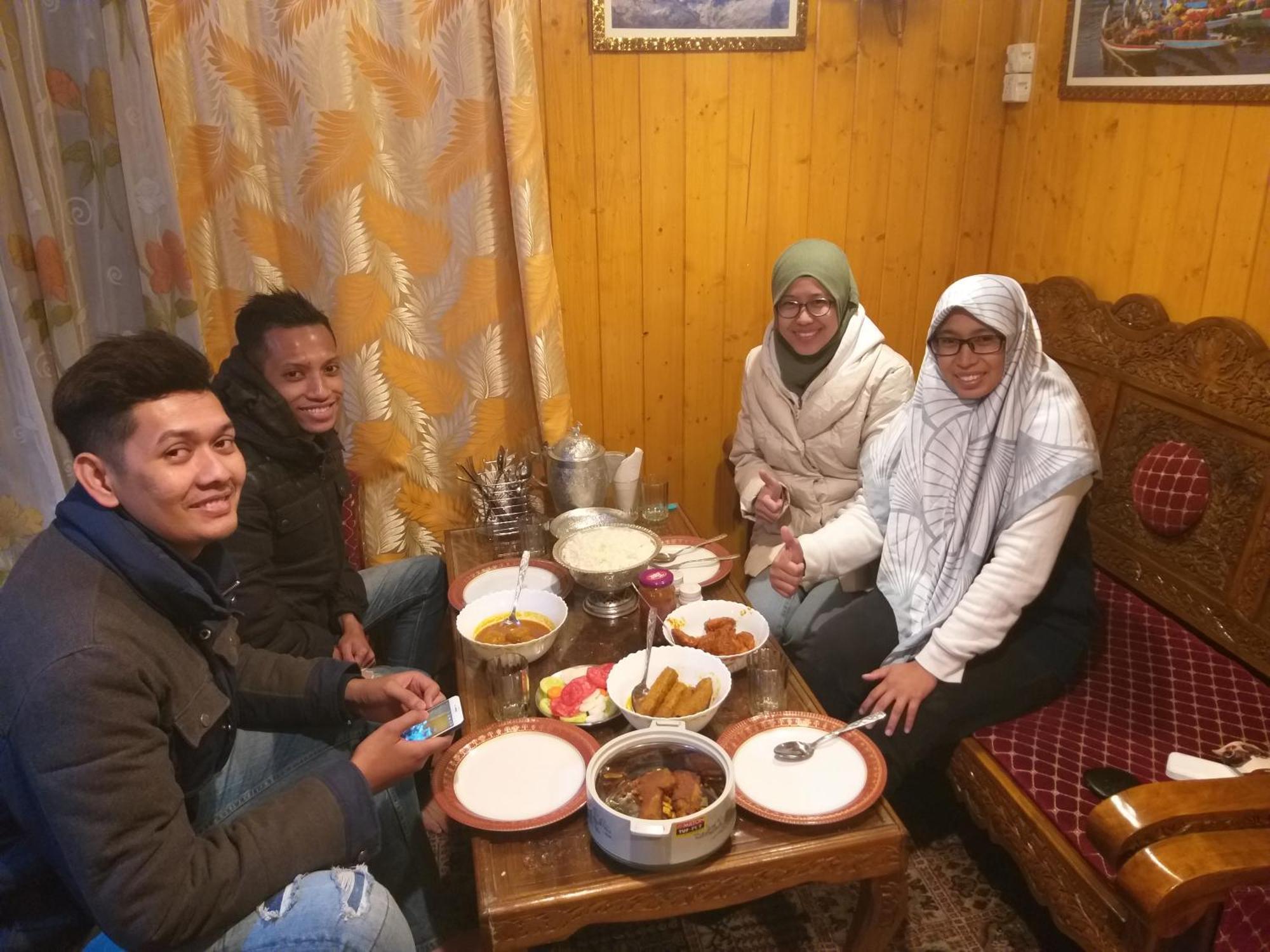 Tashkand Houseboat Srinagar  Luaran gambar