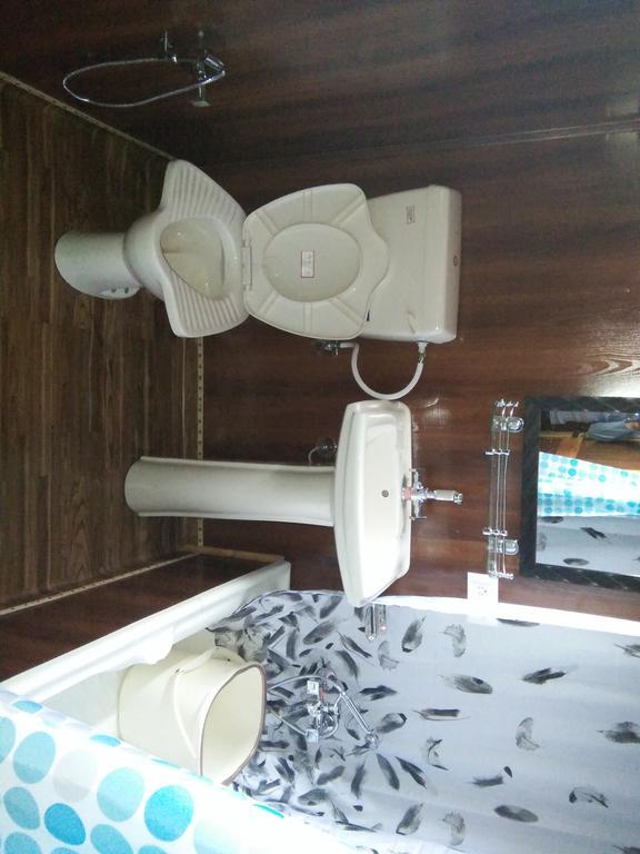 Tashkand Houseboat Srinagar  Luaran gambar