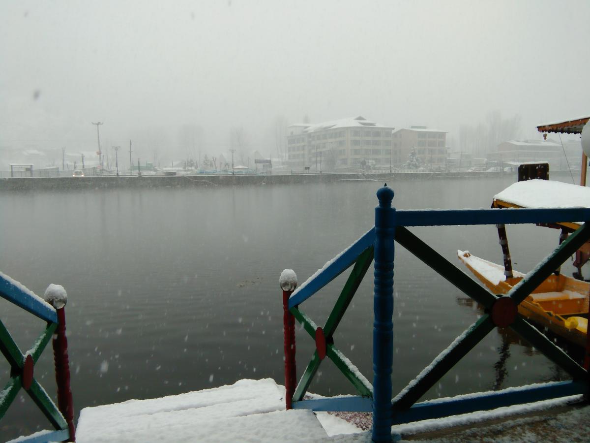 Tashkand Houseboat Srinagar  Luaran gambar